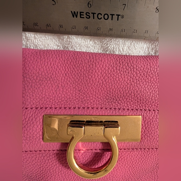 Salvatore Ferragamo Pink Leather Gancini Flap XLarge Clutch - Picture 3 of 13